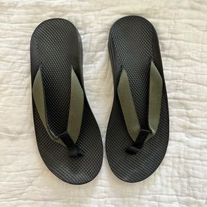 Chaco flip flops